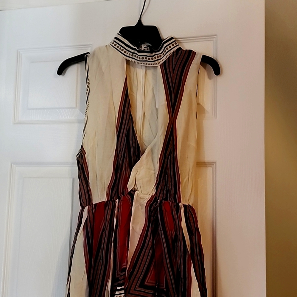 Sleeves Romper with back overlay